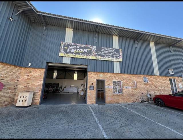 270M² WAREHOUSE TO LET IN LASER PARK